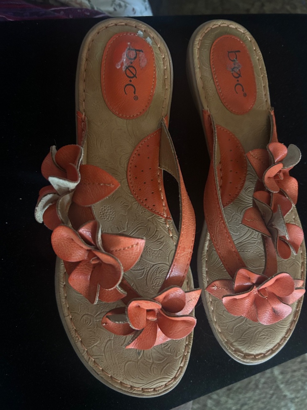 The B.O.C. Born Concept Hensley Flower Thong Sandals Sz 8